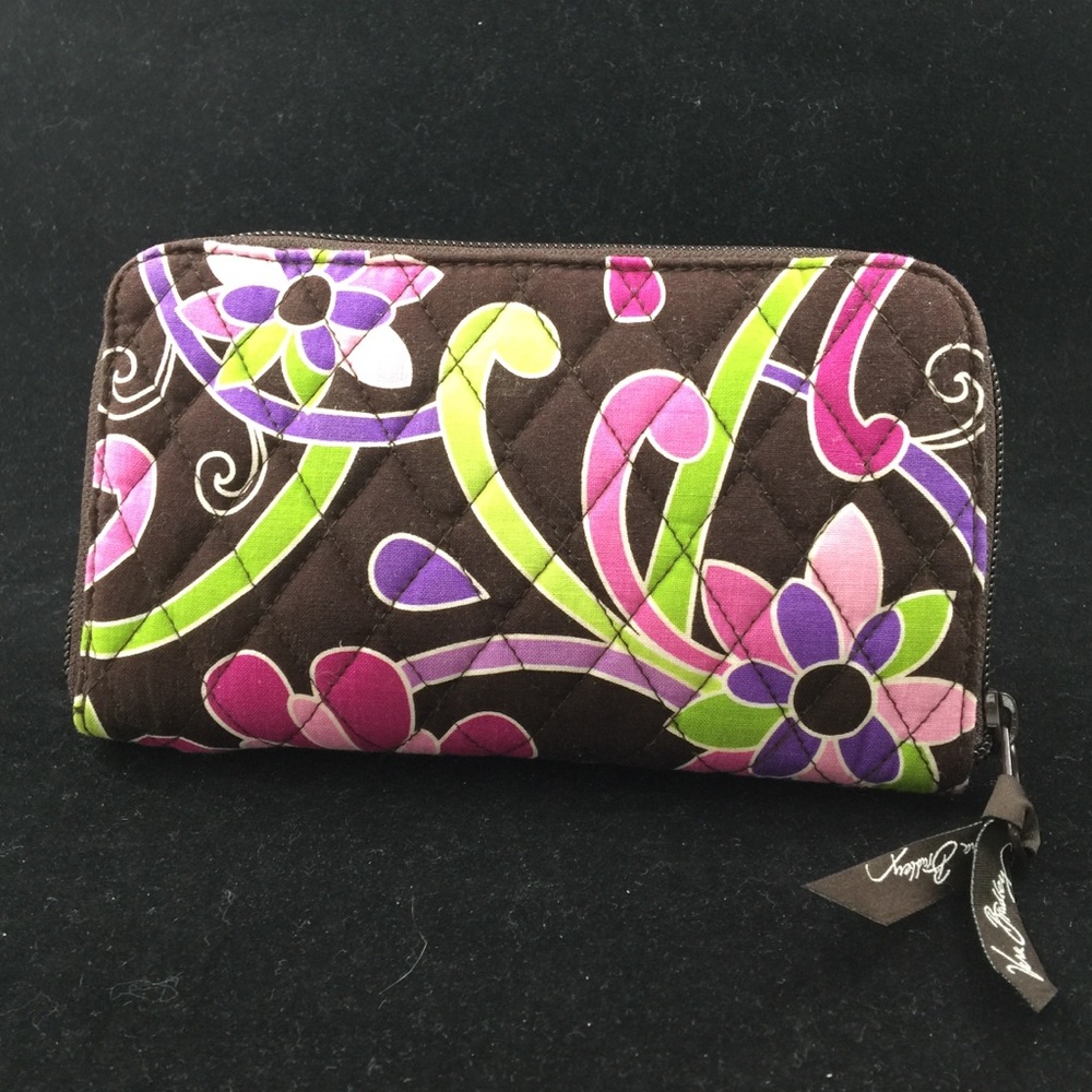 Vera Bradley zip around quilted wallet - Picture 1 of 8
